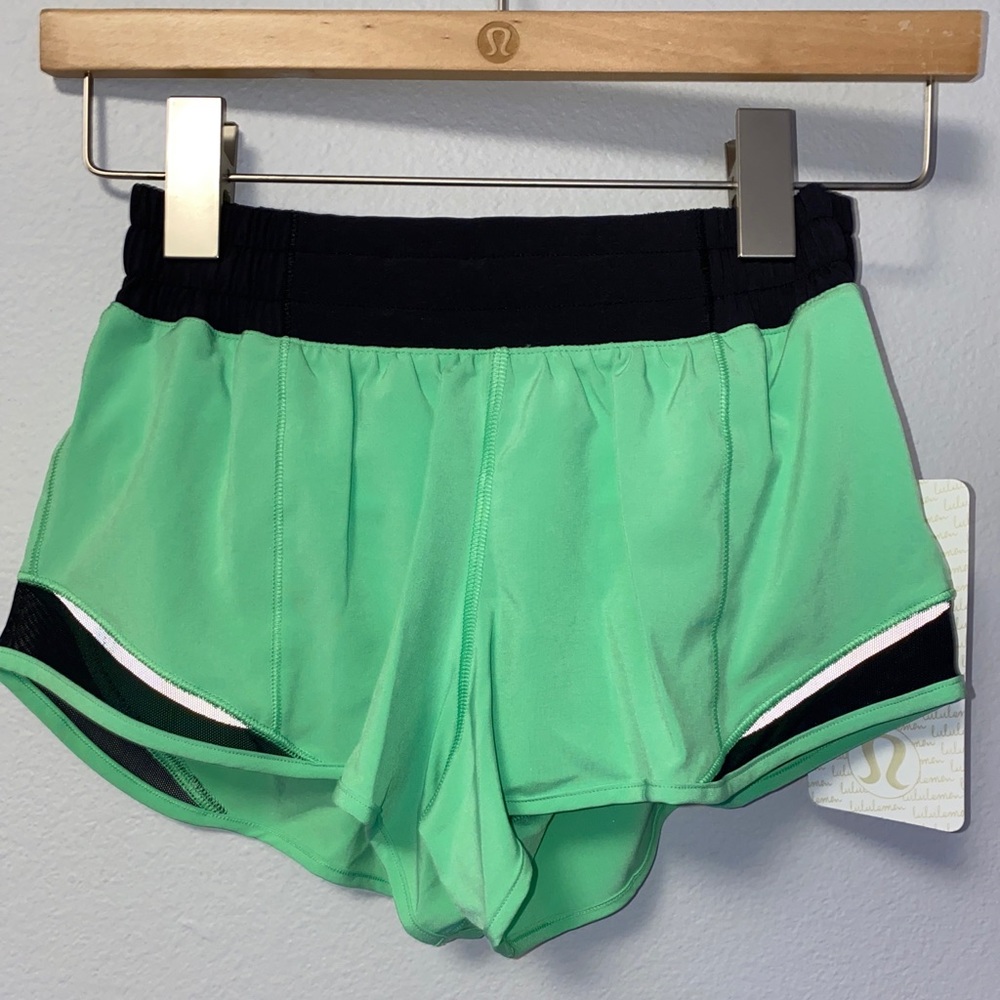 🍋 Lululemon Size 2 Hotty Hot Shorts NEW
